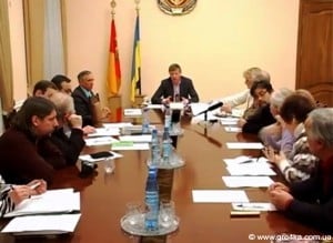 Кіровоград. Молодіжний журнал "Гречка" www.gre4ka.info Перший професійний театр перетворюється на ще одну «малину» донецьких хлопців в Кіровограді(ВІДЕО)
