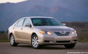 Кіровоград. Молодіжний журнал "Гречка" www.gre4ka.info В Кіровограді автомобіль Toyota Camry збив звукорежисера обласного ТБ