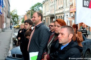 Кіровоград. Молодіжний журнал "Гречка" www.gre4ka.info Суд над незалежним кіровоградським виданням знову перенесли(ФОТО)