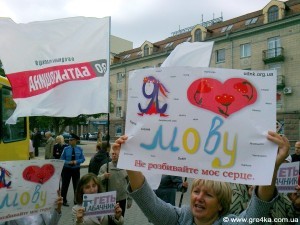 Кіровоград. Молодіжний журнал "Гречка" www.gre4ka.info В Кіровограді Табачника зустріли пікетом і приготували гарбуза(ФОТО, ВІДЕО)