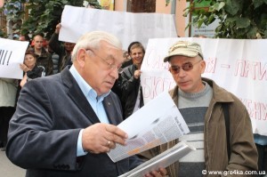 Кіровоград. Молодіжний журнал "Гречка" www.gre4ka.info У Кіровограді опозицію пікетували за 50 грн? Кіровоград. Молодіжний журнал "Гречка" www.gre4ka.info У Кіровограді опозицію пікетували за 50 грн?