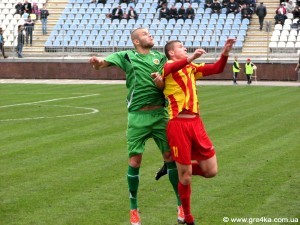 Кіровоград. Молодіжний журнал "Гречка" www.gre4ka.info У Кіровограді для реконструкції площі пиляють дерева(ФОТОФАКТ)