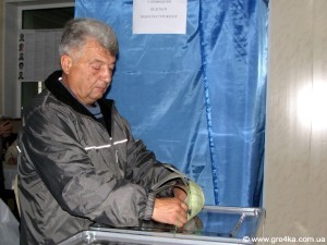 Кіровоград. Молодіжний журнал "Гречка" www.gre4ka.info На Кіровоградщині опозицію поливають брудом і фарбою(ФОТО)