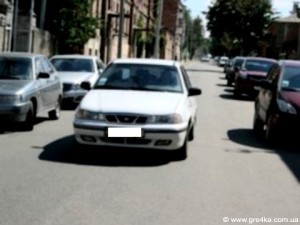 Кіровоград. Молодіжний журнал "Гречка" www.gre4ka.info  У Кіровограді невідомі стежили за брендовим автомобілем ВО «Свобода»