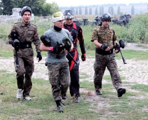 Словом, ми всі захоплені пейнтболом, або як цікаво й кольорово провести вихідні в Кіровограді(ФОТО)