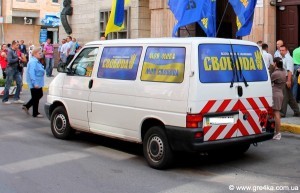 Кіровоград. Молодіжний журнал "Гречка" www.gre4ka.info  У Кіровограді невідомі стежили за брендовим автомобілем ВО «Свобода»