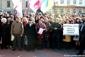   Кіровоград. Молодіжний журнал "Гречка" www.gre4ka.info Кіровоград підніс гарбуза владі(ФОТО)