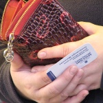 Кіровоград. Молодіжний журнал "Гречка" www.gre4ka.com.ua Виборців продовжують підкуповувати картоплею(ФОТО)