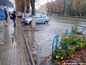 Кіровоград. Молодіжний журнал "Гречка" www.gre4ka.info Дощ – надзвичайна ситуація для Кіровограда (ФОТО)