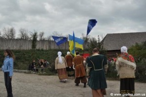 Кіровоград. Молодіжний журнал "Гречка" www.gre4ka.info На Хортиці козакували під прапорами "Партії регіонів"(ФОТО)