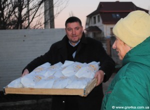  Кіровоград. Молодіжний журнал "Гречка" www.gre4ka.info  У день пам’яті жерв Голодомору на Кіровоградщині  ділились  хлібом(ФОТО)