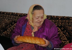 Кіровоград. Молодіжний журнал "Гречка" www.gre4ka.info  У день пам’яті жерв Голодомору на Кіровоградщині  ділились  хлібом(ФОТО)