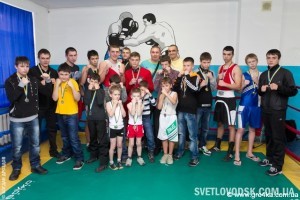Кіровоград. Молодіжний журнал "Гречка" www.gre4ka.info Світловодці влаштували бій з криворіжцями