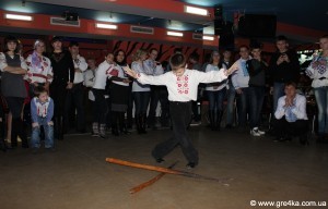  Кіровоград. Молодіжний журнал "Гречка" www.gre4ka.info У Кіровограді танцювали та гадали на Андріївських вечорницях(ФОТО)