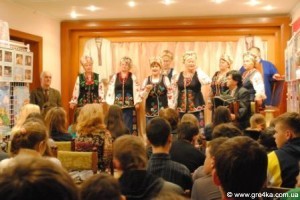 Кіровоград. Молодіжний журнал "Гречка" www.gre4ka.info Кіровоградський хор "Калина" вразив школярів 