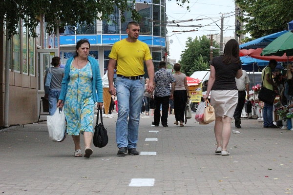 www.gre4ka.info - Інформаційний портал Гречка.У Кіровограді комунальники переплутали дорогу з тротуаром?(ФОТОФАКТ).