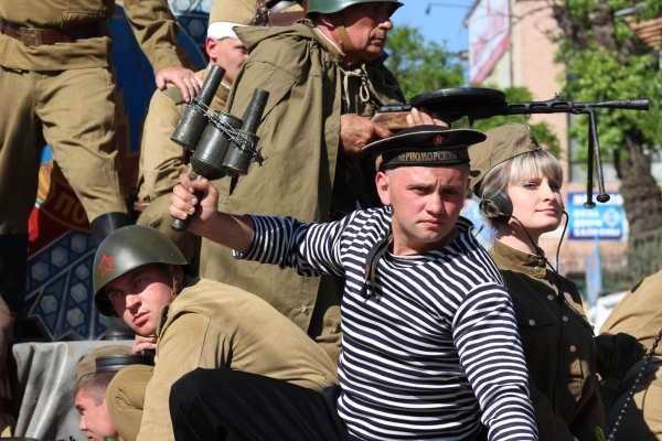 www.gre4ka.info - Інформаційний портал Гречка.Тисячі кіровоградців вийшли на святковий парад(ФОТО).