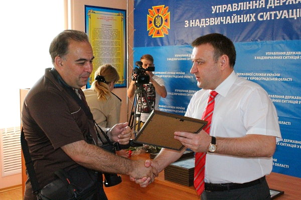 www.gre4ka.info - Інформаційний портал Гречка.Рятувальники привітали кіровоградських журналістів з професійним святом.