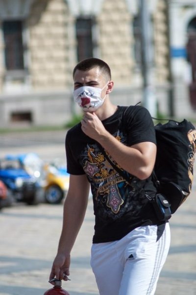 www.gre4ka.info - Інформаційний портал Гречка.У Кіровограді боролися з курцями за допомогою вогнегасника та медичних масок(ФОТО).