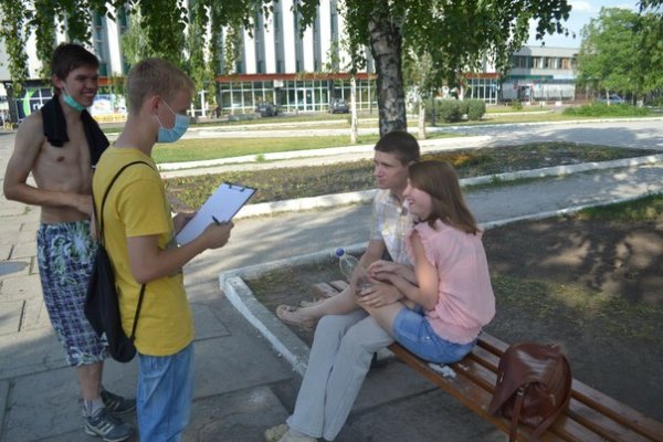 www.gre4ka.info - Інформаційний портал Гречка.У Кіровограді боролися з курцями за допомогою вогнегасника та медичних масок(ФОТО).