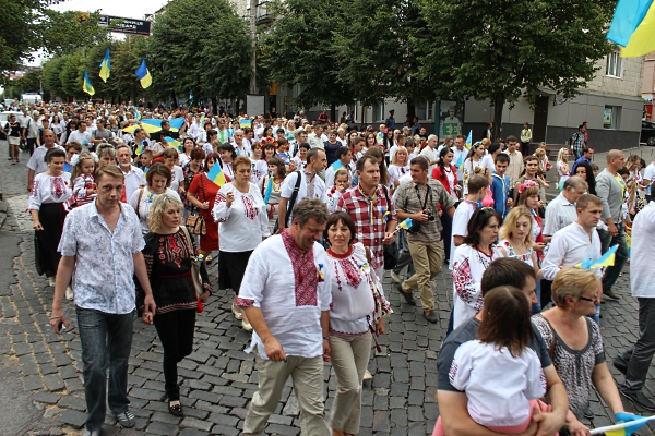 Вишиванкова хода у Кіровограді зібрала тисячі людей(ФОТО,ВІДЕО) 