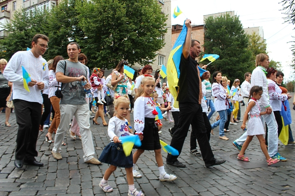 Вишиванкова хода у Кіровограді зібрала тисячі людей(ФОТО,ВІДЕО) 