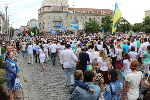 Вишиванкова хода у Кіровограді зібрала тисячі людей(ФОТО,ВІДЕО) 