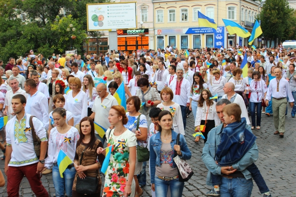 Вишиванкова хода у Кіровограді зібрала тисячі людей(ФОТО,ВІДЕО) 