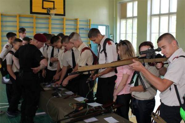 EE1
