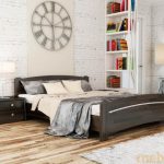 дерев'яне ліжко