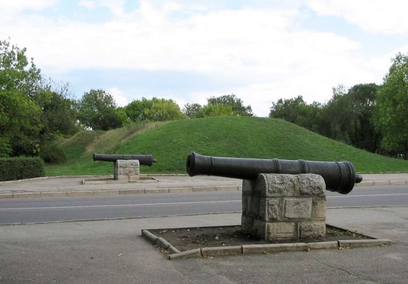 8886 800x600 Garmati i vali Forteci Svjatoji Jelisaveti v Kirovogradi