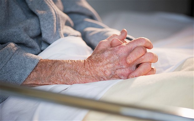 elderly 2992457b
