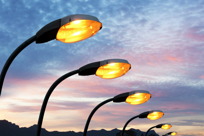 streetlight shutterstock 139813345 webonly