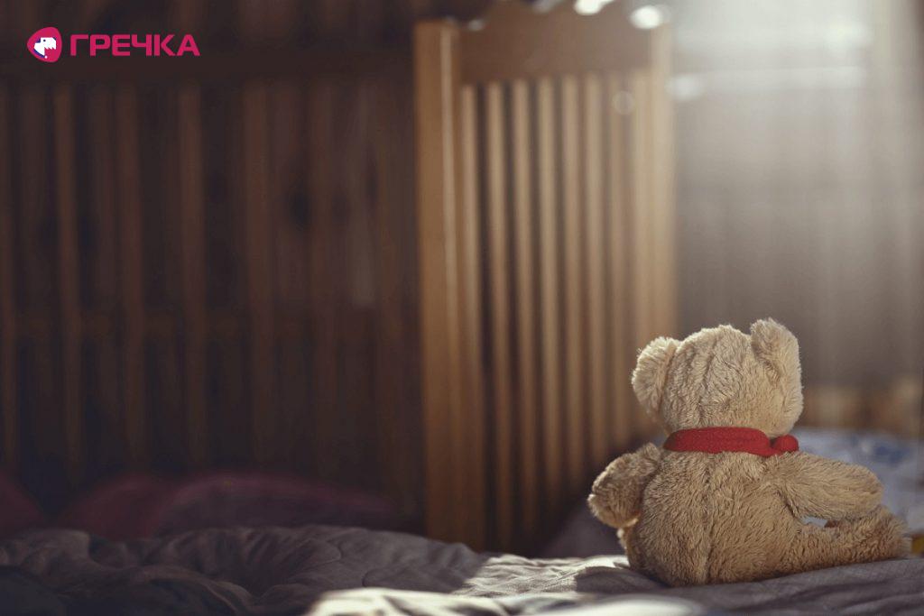 miscarriage empty room stuffed bear feature 1320W JR 1
