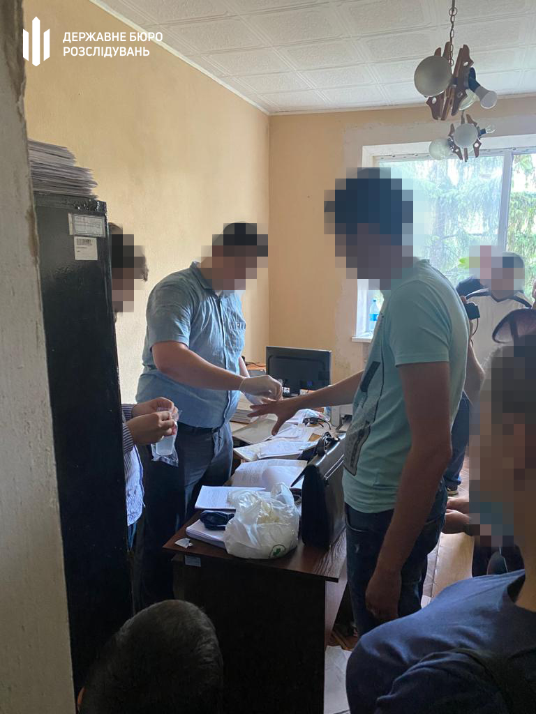 dbr zatrimalo na habarnictvi nachalnika ta slidchogo miskupravlinnya policii v kirovogradskij oblasti 4
