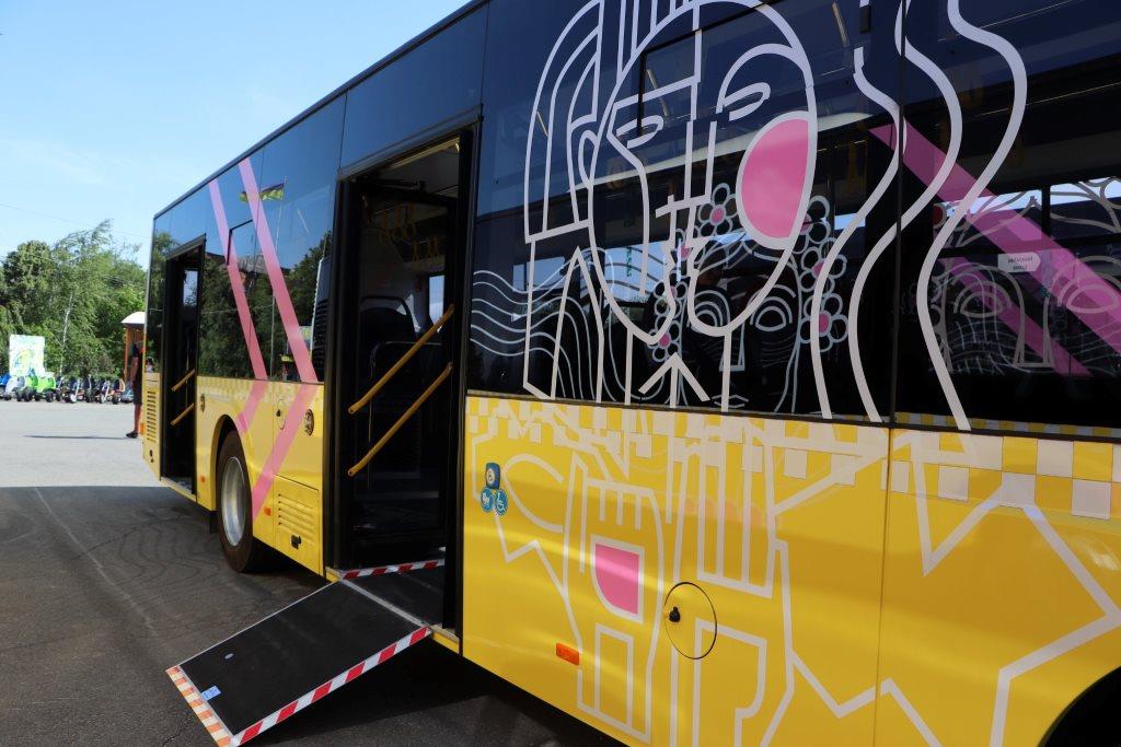 avtobus z pandusom v Oleksandriyi