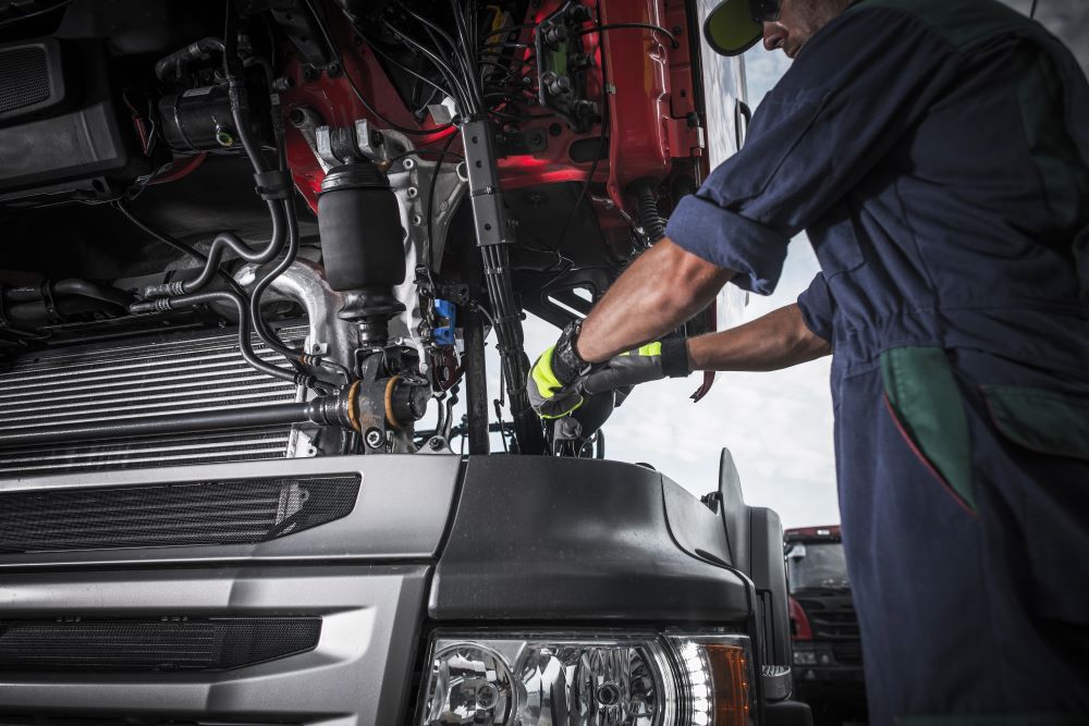 repairing broken semi truck 2022 12 16 11 50 55 utc