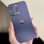 iPhone-14-Pro-Back-Purple-Hand.jpg (3000×2000)