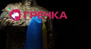 ukrainian soldier holds a flag of the independent 2022 05 01 23 54 27 utc