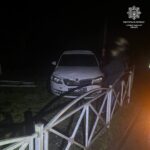 Skoda протаранила паркан