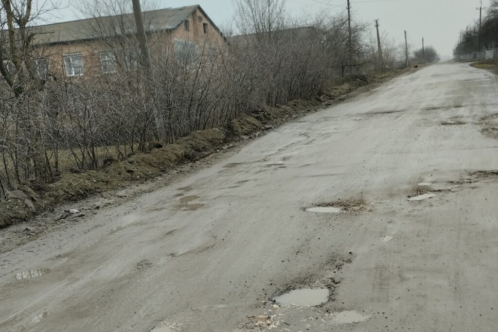 ями на вулиці Перегонівки
