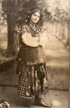 Журлива Олена