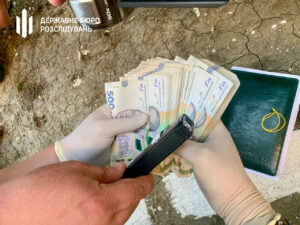 ДБР правоохоронець хабар