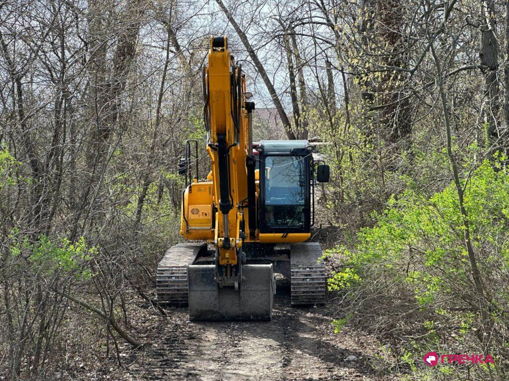 Никанорівський лісопарк трактор екскаватор забудова