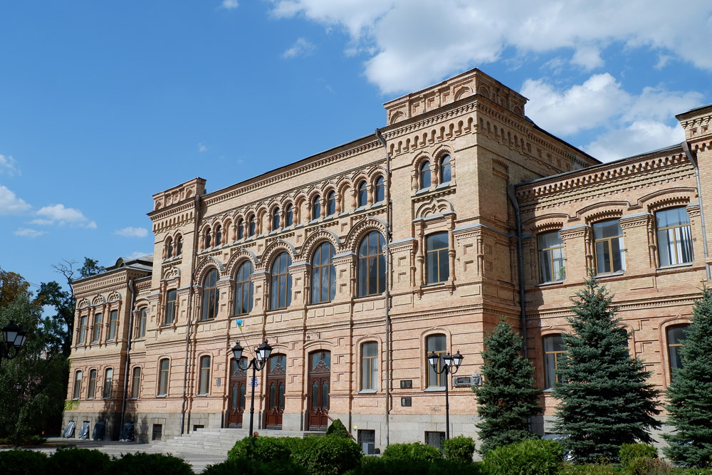 Старий корпус університет Винниченка ЦДУ