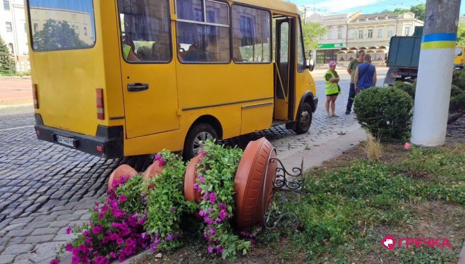 вазони вивернути Кропивницькому