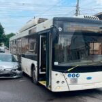 тролейбус ДТП на перехресті 1