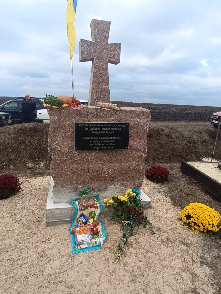 памʼятний знак жертвам Голодомору у Великій Висці