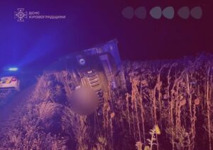 Вантажівка перевернувся ДТП дрова Кіровоградщина загинув