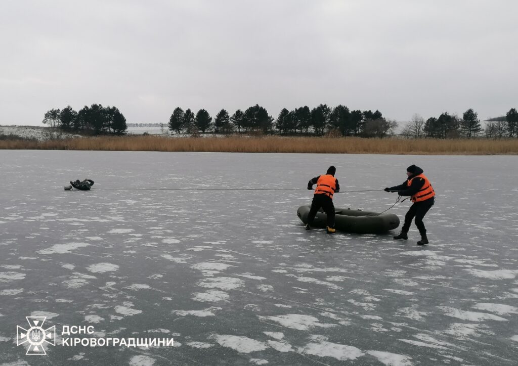 небезпека на льоду Кіровоградщини рибалка рятувальники